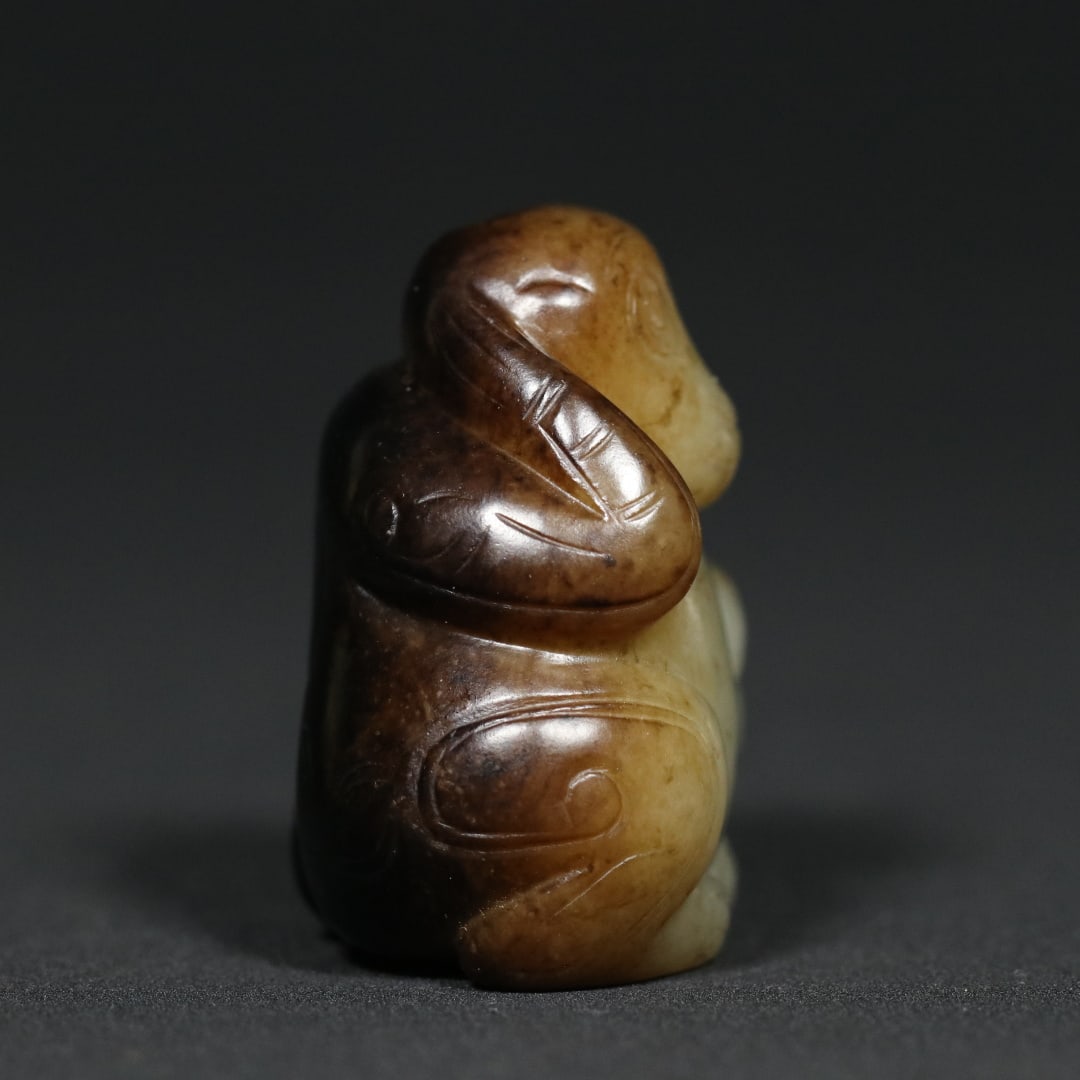 An Exquisite White Jade Monkey Pendant - 2