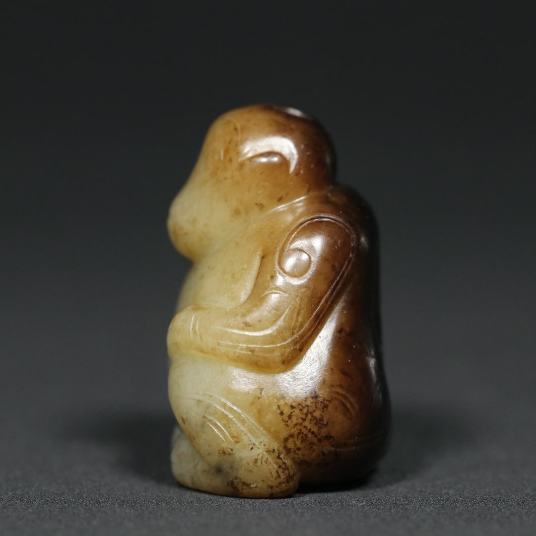 An Exquisite White Jade Monkey Pendant - 4