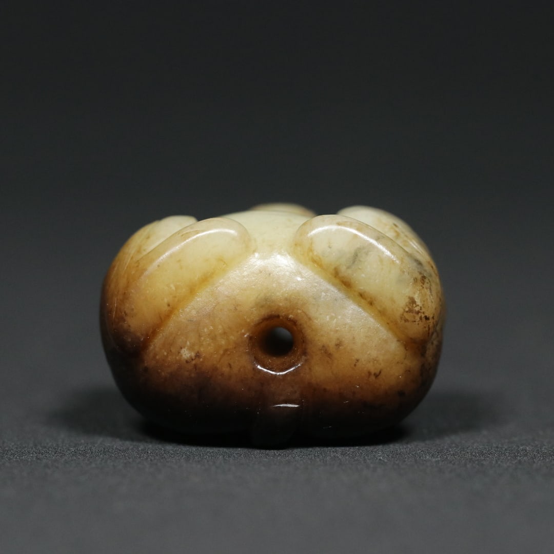 An Exquisite White Jade Monkey Pendant - 5