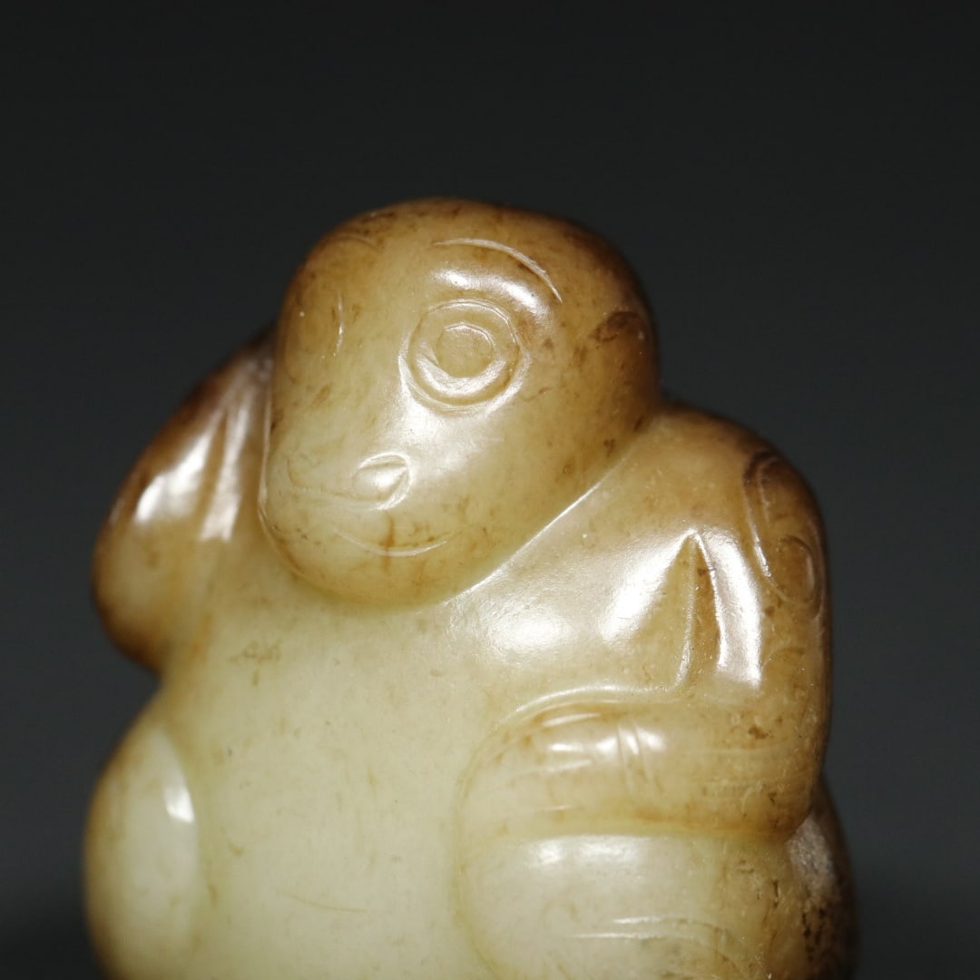 An Exquisite White Jade Monkey Pendant - 7