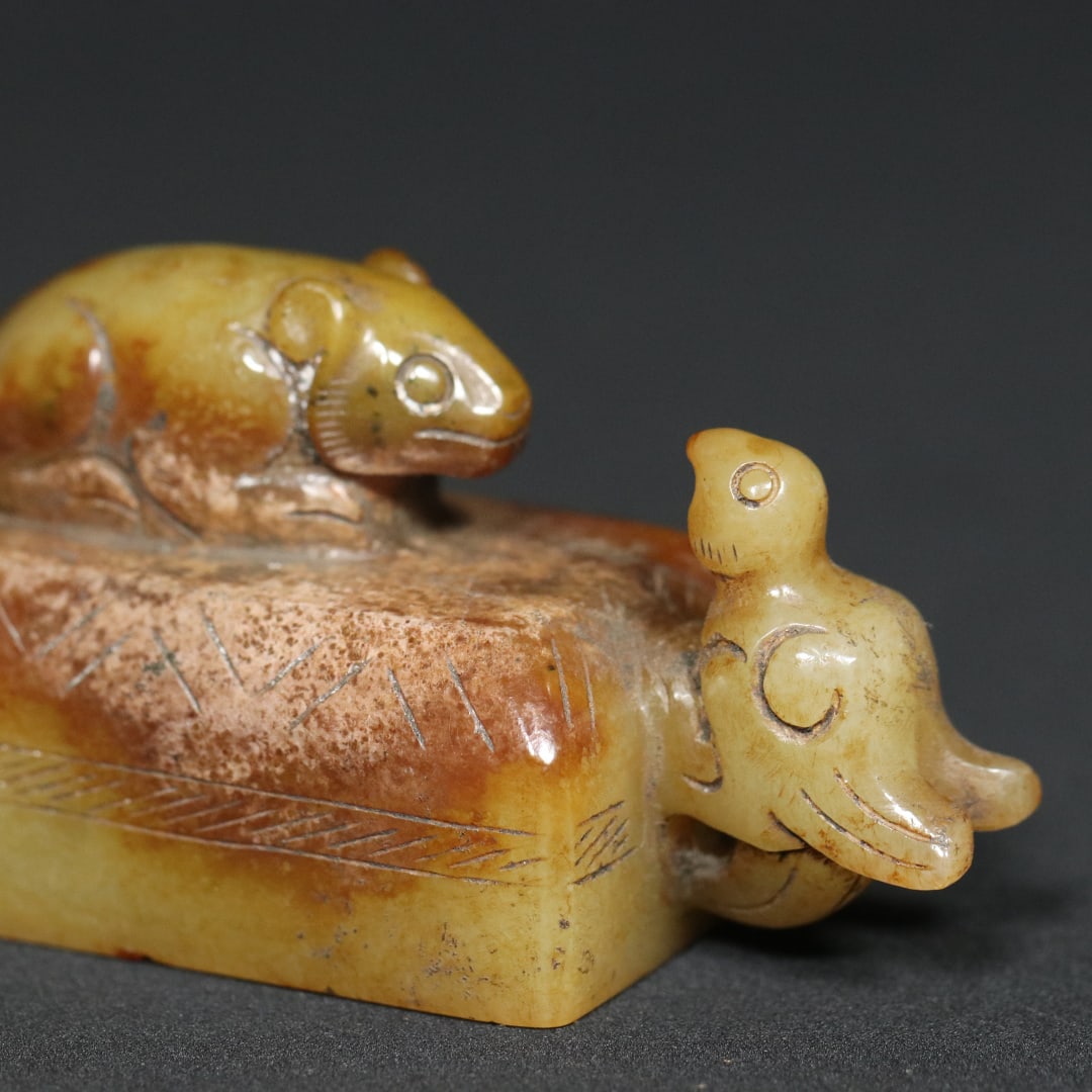 An Exquisite White Jade Eagle and Bear Seal - 5