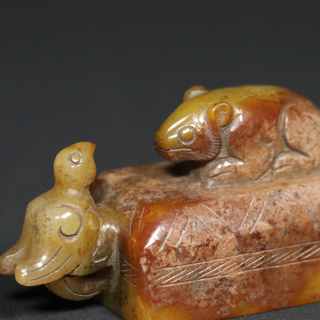 An Exquisite White Jade Eagle and Bear Seal - 7