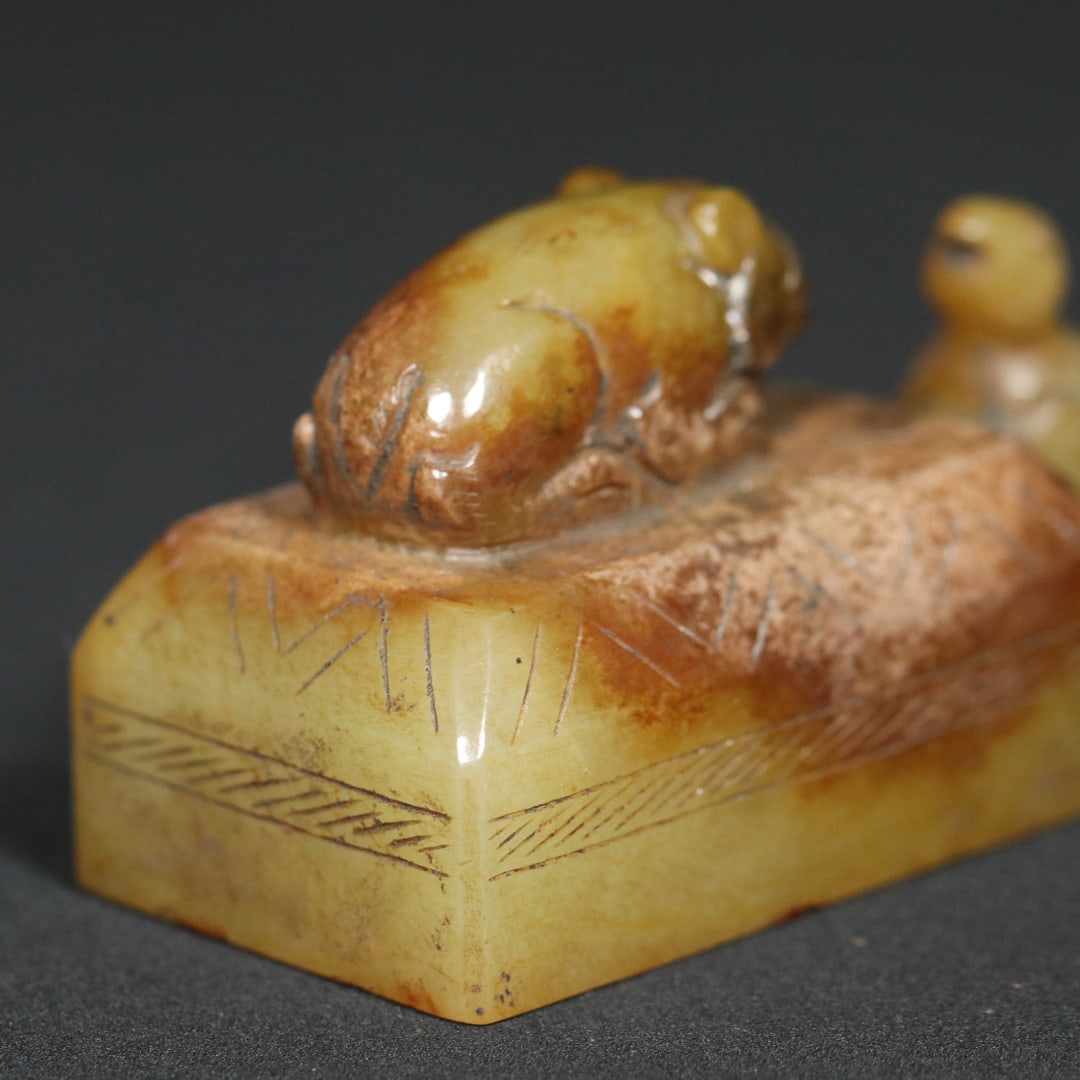 An Exquisite White Jade Eagle and Bear Seal - 8