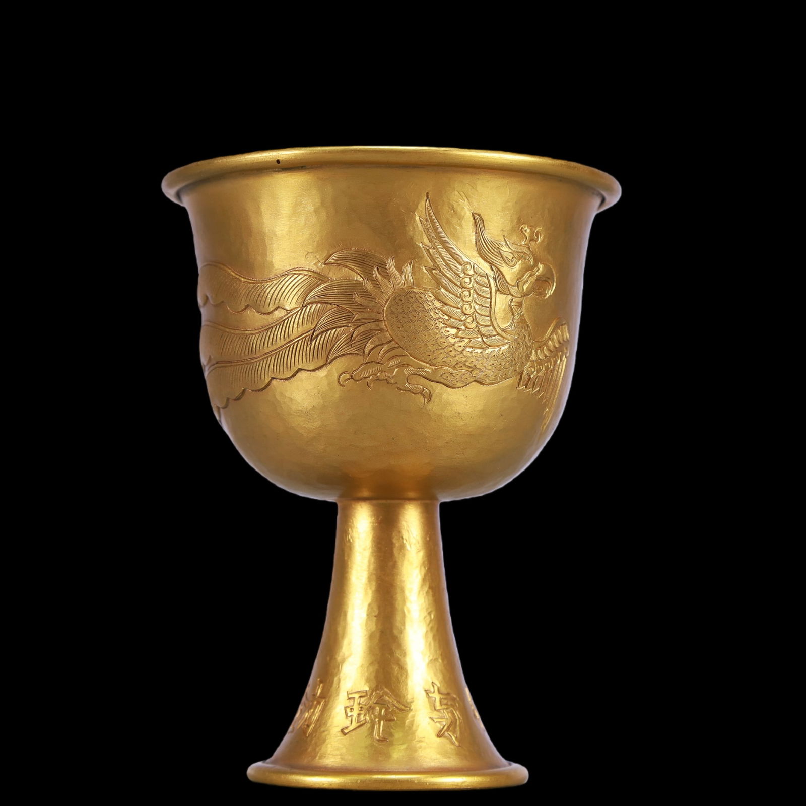 A Exquisite Gilt Bronze Phoenix Pattern with poem Cup: A Exquisite Gilt Bronze Phoenix Pattern with poem Cup Qing Dynasty, China Size:8cmx10.5cm Weight:200g (The Dimensions Of All Batches Are Manually Measured.If You Need More Detailed Information, Please