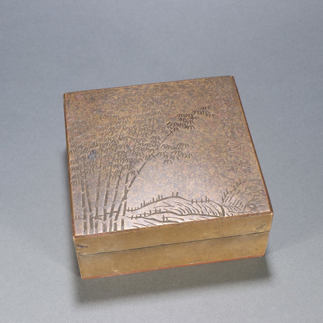 An Exquisite Bronze Bamboo Pattern with poem Box: An Exquisite Bronze Bamboo Pattern with poem Box Qing Dynasty, China Size:5.1cmx12.4cm Weight:1345.9g (The Dimensions Of All Batches Are Manually Measured.If You Need More Detailed Information,