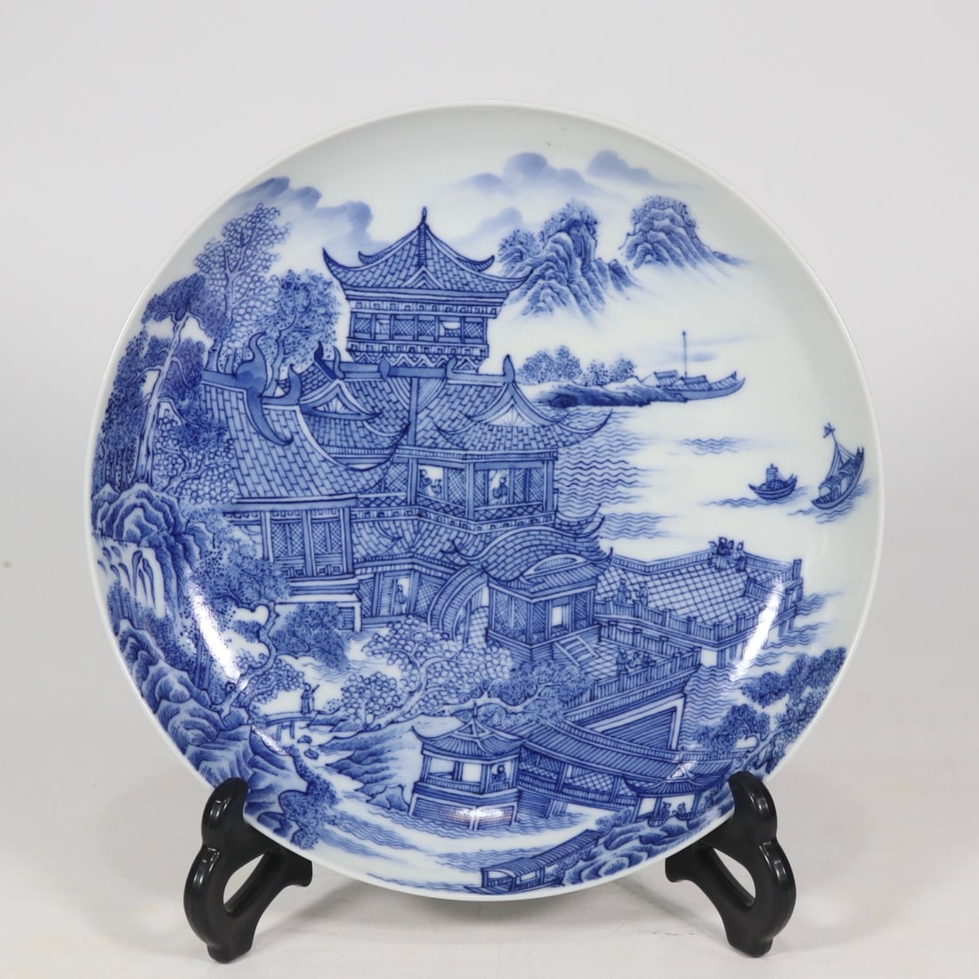 An Exquisite Blue and White Landscape Pattern Plate: An Exquisite Blue and White Landscape Pattern Plate Qing Dynasty, China Kangxi Six-character Mark Size:20.5cm (The Dimensions Of All Batches Are Manually Measured.If You Need More Detailed
