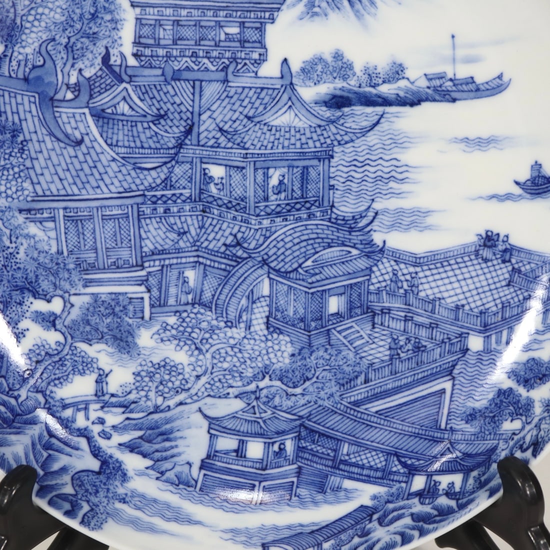 An Exquisite Blue and White Landscape Pattern Plate - 4