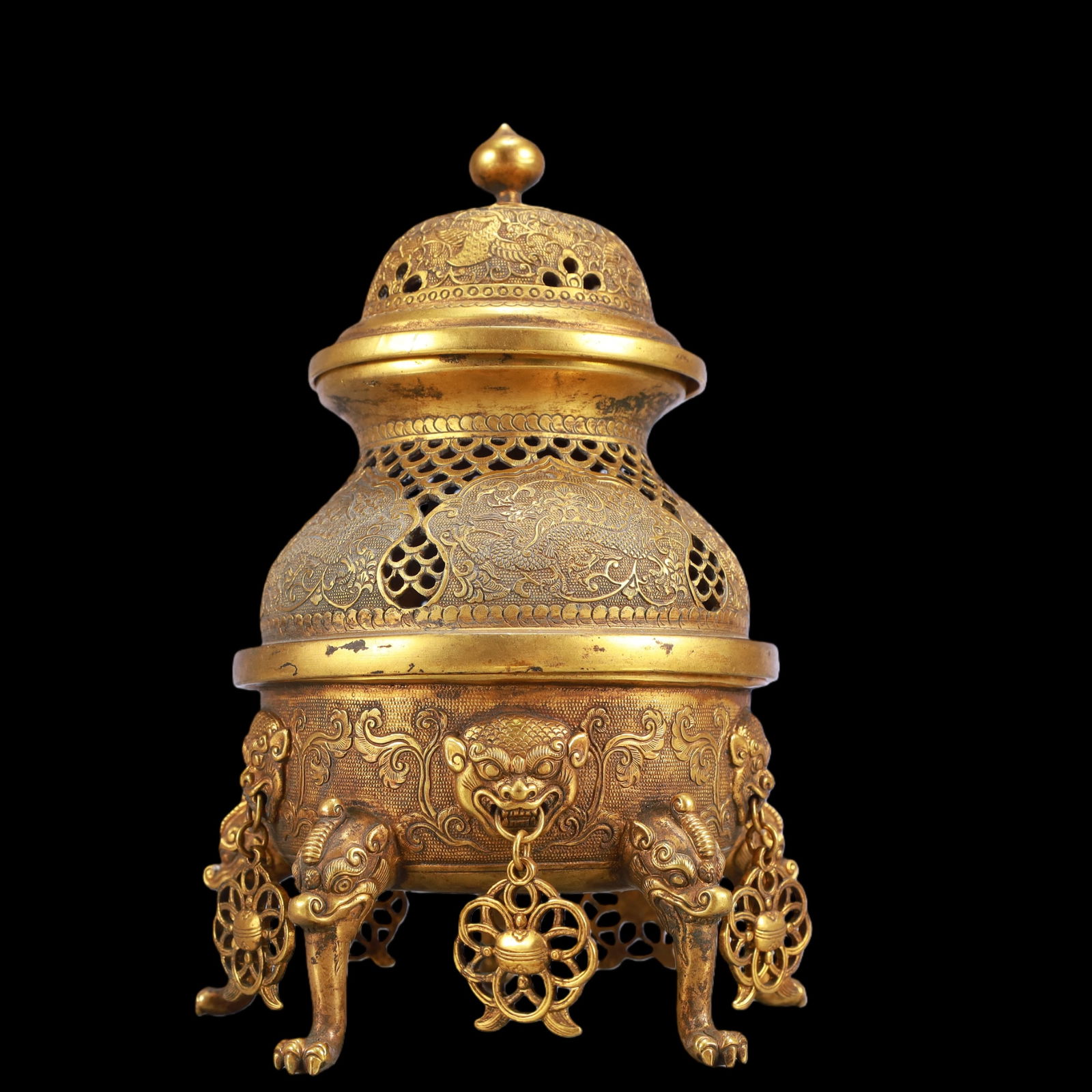 A Exquisite Gilt Bronze Lotus Pattern Dragon Pattern Flower and Bird Pattern Censer: A Exquisite Gilt Bronze Lotus Pattern Dragon Pattern Flower and Bird Pattern Censer Qing Dynasty, China Size:13cmx20cm Weight:950g (The Dimensions Of All Batches Are Manually Measured.If You Need