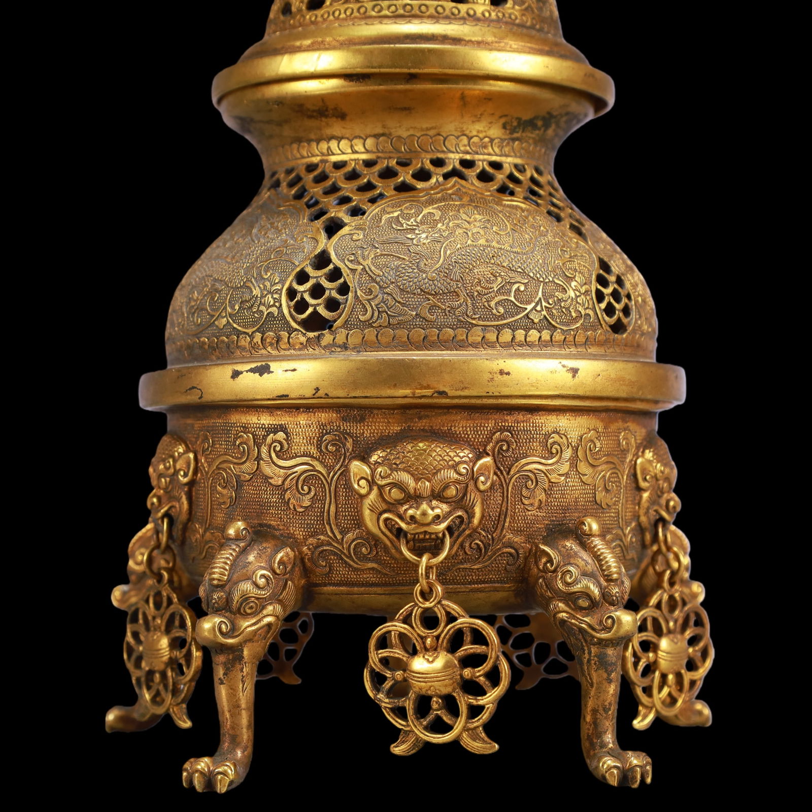 A Exquisite Gilt Bronze Lotus Pattern Dragon Pattern Flower and Bird Pattern Censer - 3