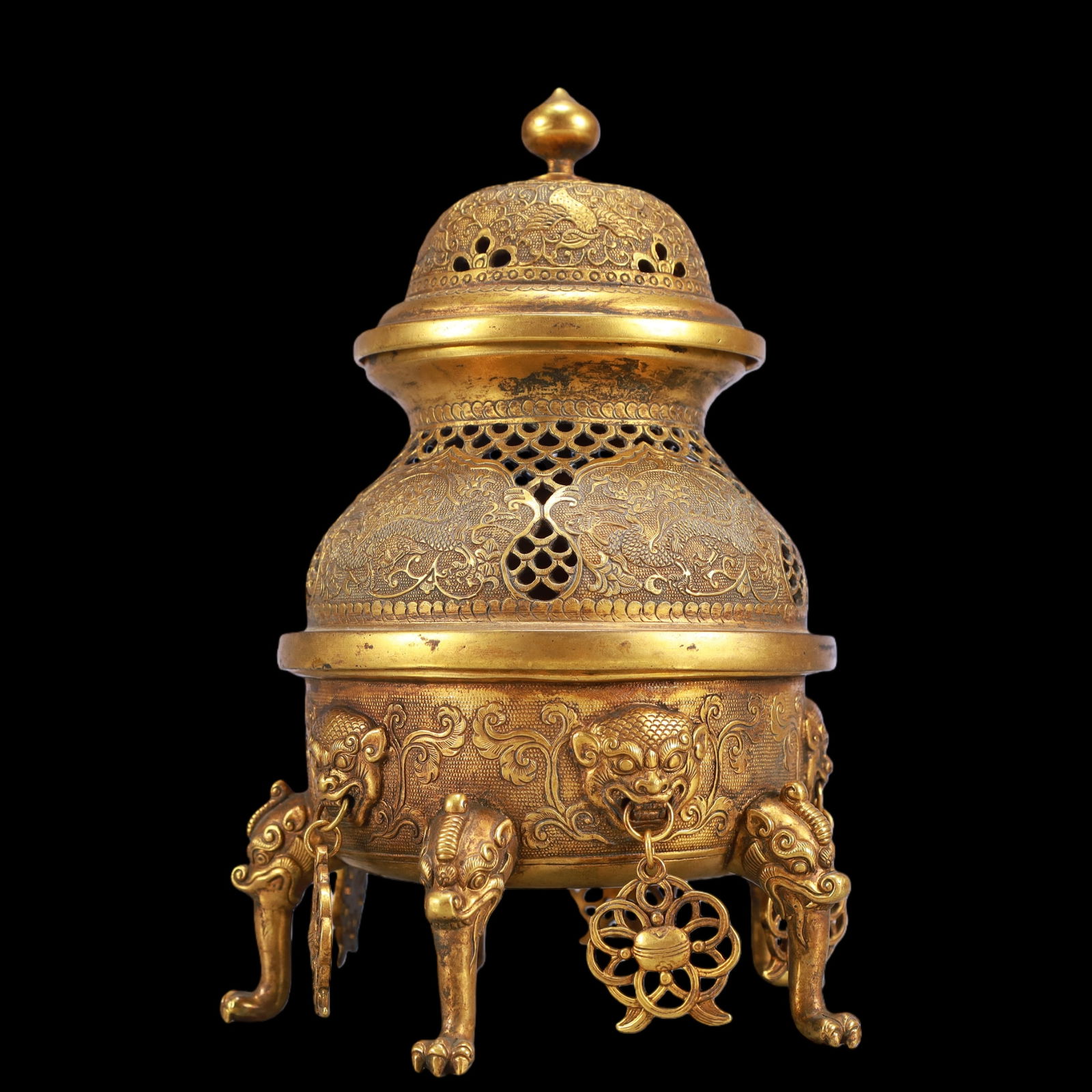 A Exquisite Gilt Bronze Lotus Pattern Dragon Pattern Flower and Bird Pattern Censer - 4