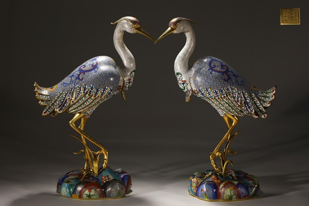 A Pair of Exquisite Cloisonne Bird Ornament: A Pair of Exquisite Cloisonne Bird Ornament Qing Dynasty, China Qianlong Four-character Mark Size:55cmx29cm Weight:8.2kg (The Dimensions Of All Batches Are Manually Measured.If You Need More