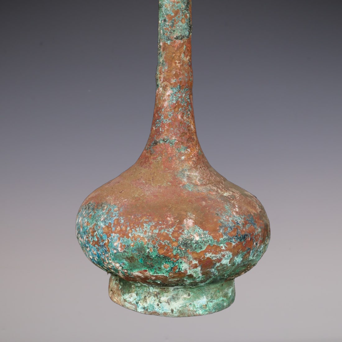 An Exquisite Bronze Vase - 3