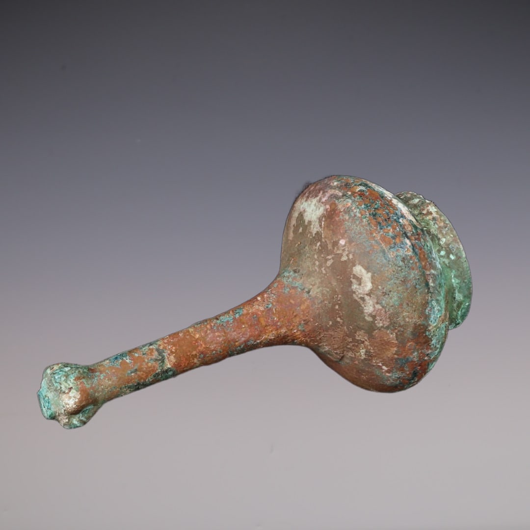 An Exquisite Bronze Vase - 6