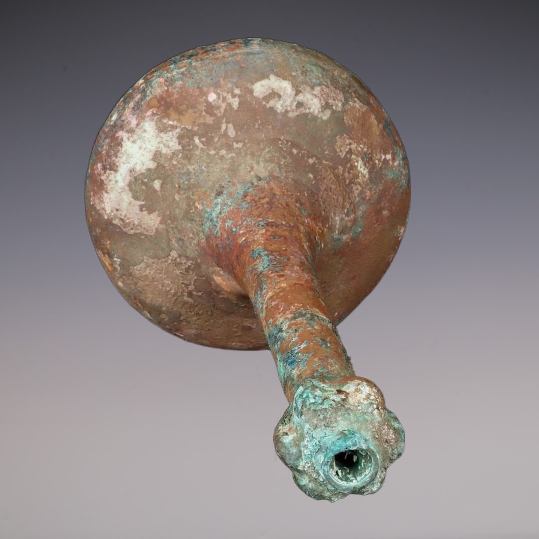 An Exquisite Bronze Vase - 8