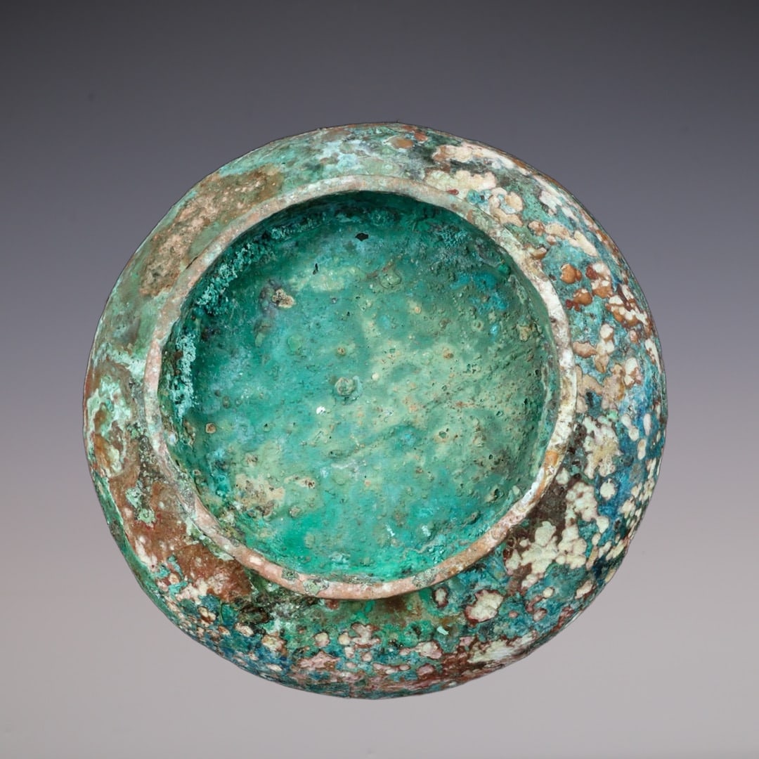 An Exquisite Bronze Vase - 9