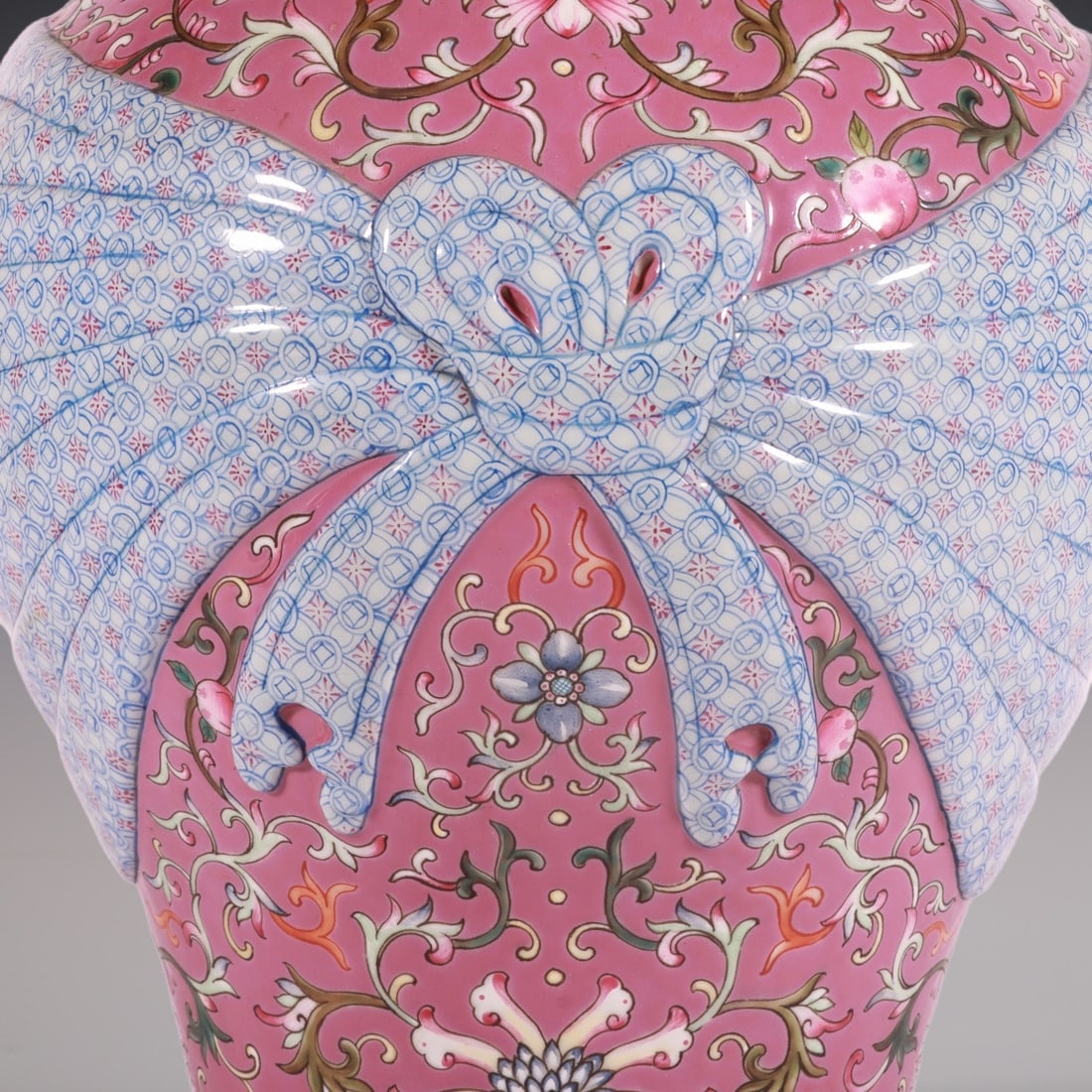 An Exquisite Famille-Rose Ruby Red-Glazed Lotus Pattern Vase - 3