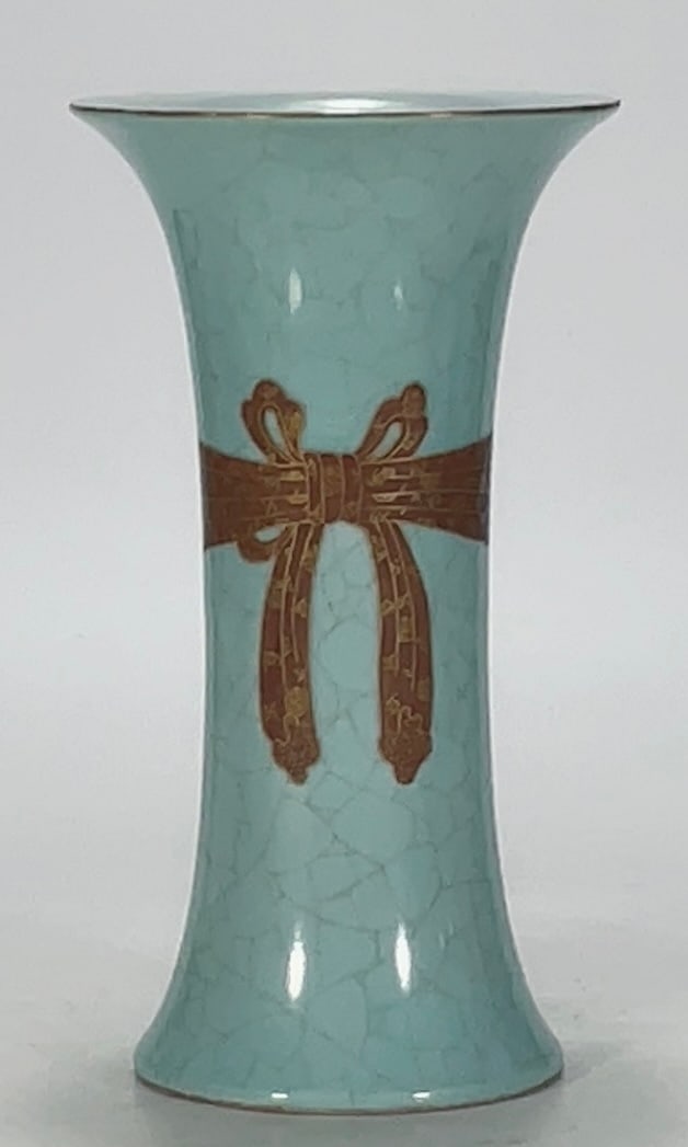 An Exquisite Ge yao Vase: An Exquisite Ge yao Vase Qing Dynasty, China Yongzheng Six-character Mark Size:24.1cmx13.5cm (The Dimensions Of All Batches Are Manually Measured.If You Need More Detailed Information, Please