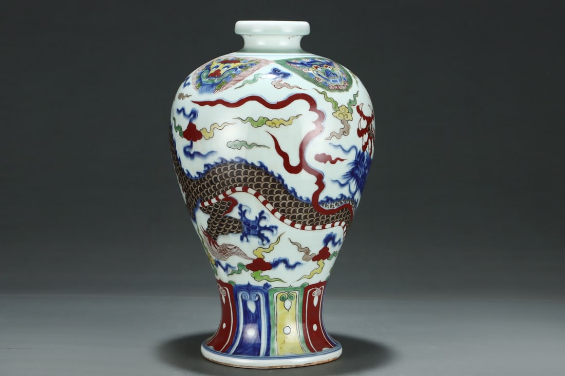 An Exquisite Wucai Beast-Face Pattern Dragon Pattern Vase - 2