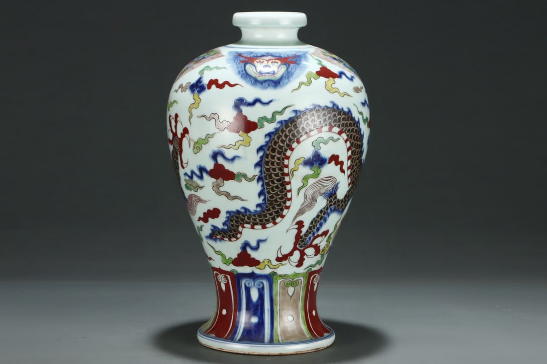 An Exquisite Wucai Beast-Face Pattern Dragon Pattern Vase - 3