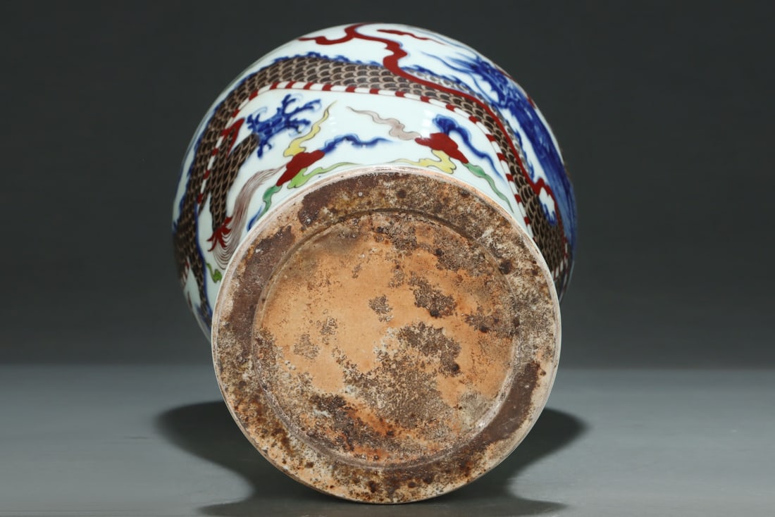 An Exquisite Wucai Beast-Face Pattern Dragon Pattern Vase - 5