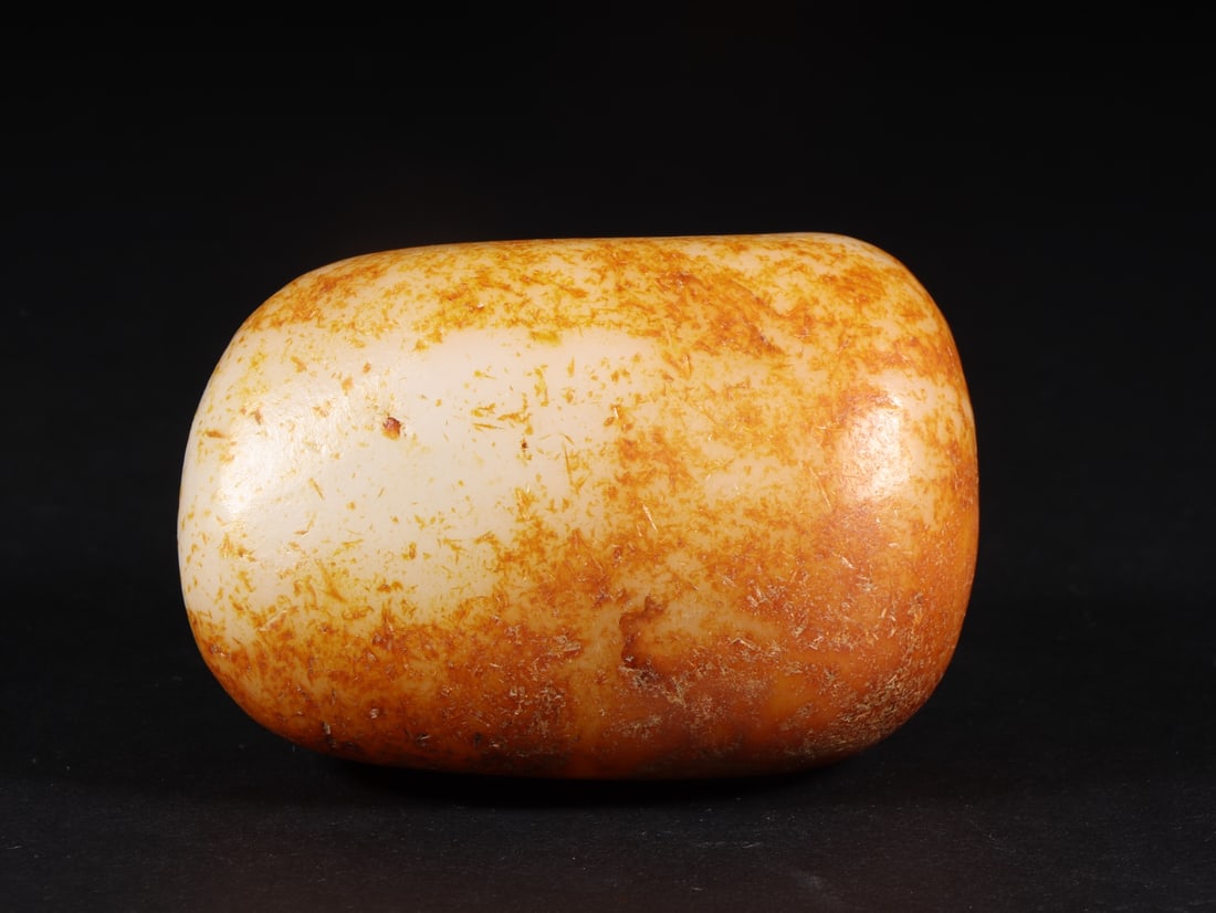 An Exquisite White Jade Ornament: An Exquisite White Jade Ornament Qing Dynasty, China Size:9.8cmx8.2cmx6.5cm Weight:901g (The Dimensions Of All Batches Are Manually Measured.If You Need More Detailed Information, Please Contact