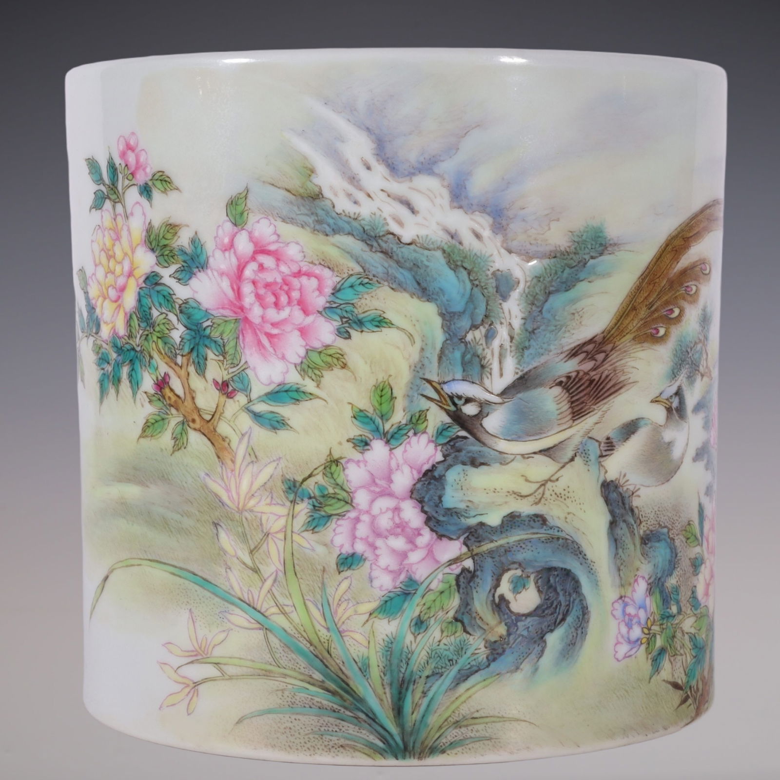 An Exquisite Enamel Flower and Bird Pattern with poem Brush Pot: An Exquisite Enamel Flower and Bird Pattern with poem Brush Pot Qing Dynasty, China Qianlong Four-character Mark Size:11.3cmx11.5cm (The Dimensions Of All Batches Are Manually Measured.If You Need