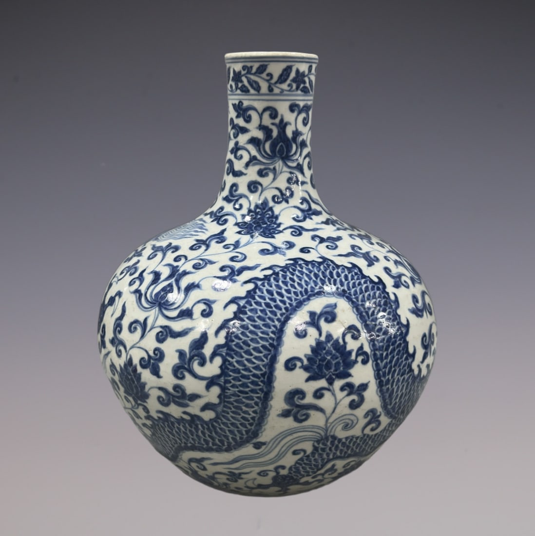 An Exquisite Blue and White Dragon Pattern Lotus Pattern Vase - 6