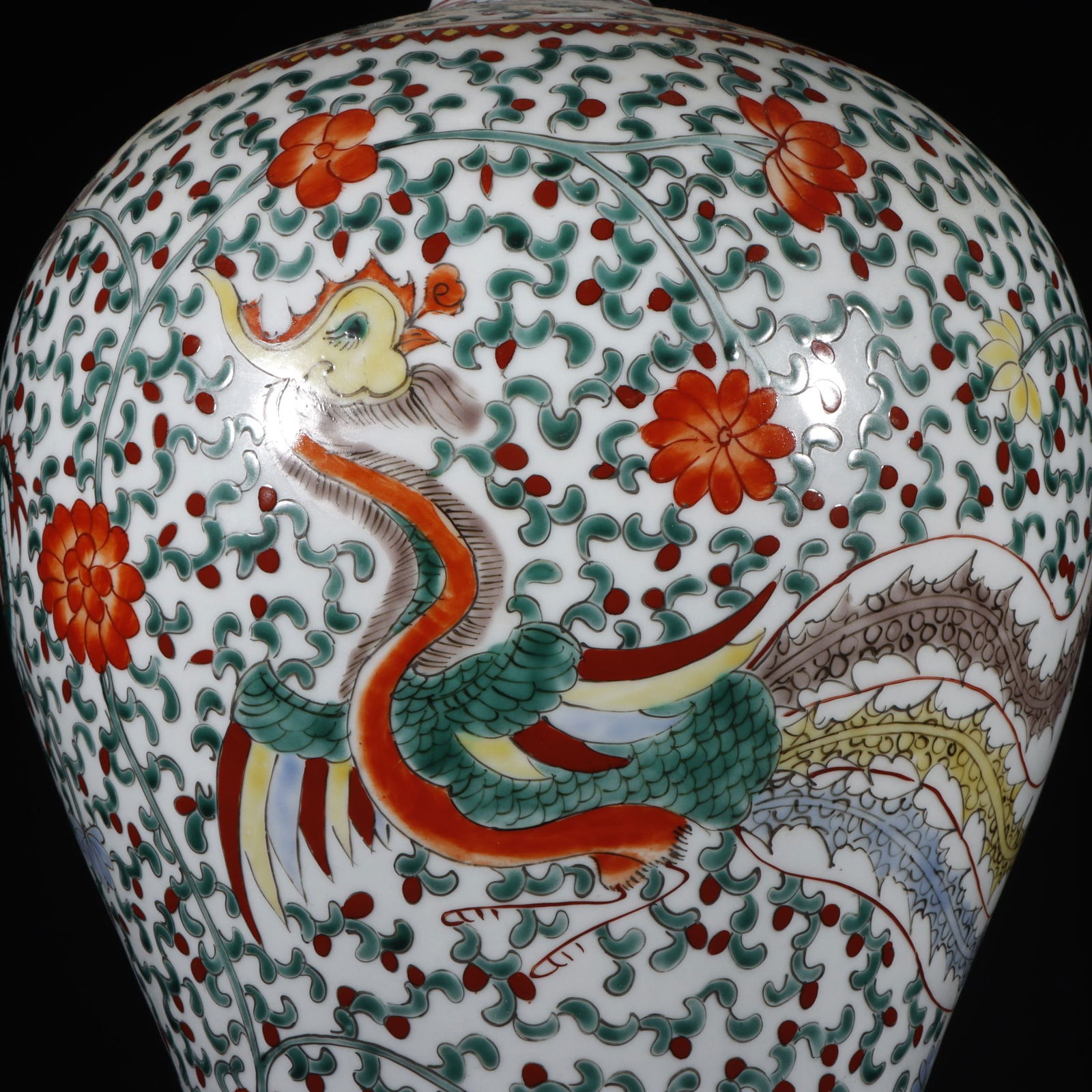 An Exquisite Wucai Dragon and Phoenix Pattern Lotus Pattern Vase - 2