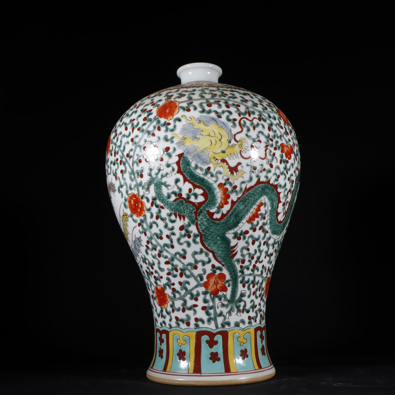 An Exquisite Wucai Dragon and Phoenix Pattern Lotus Pattern Vase - 6