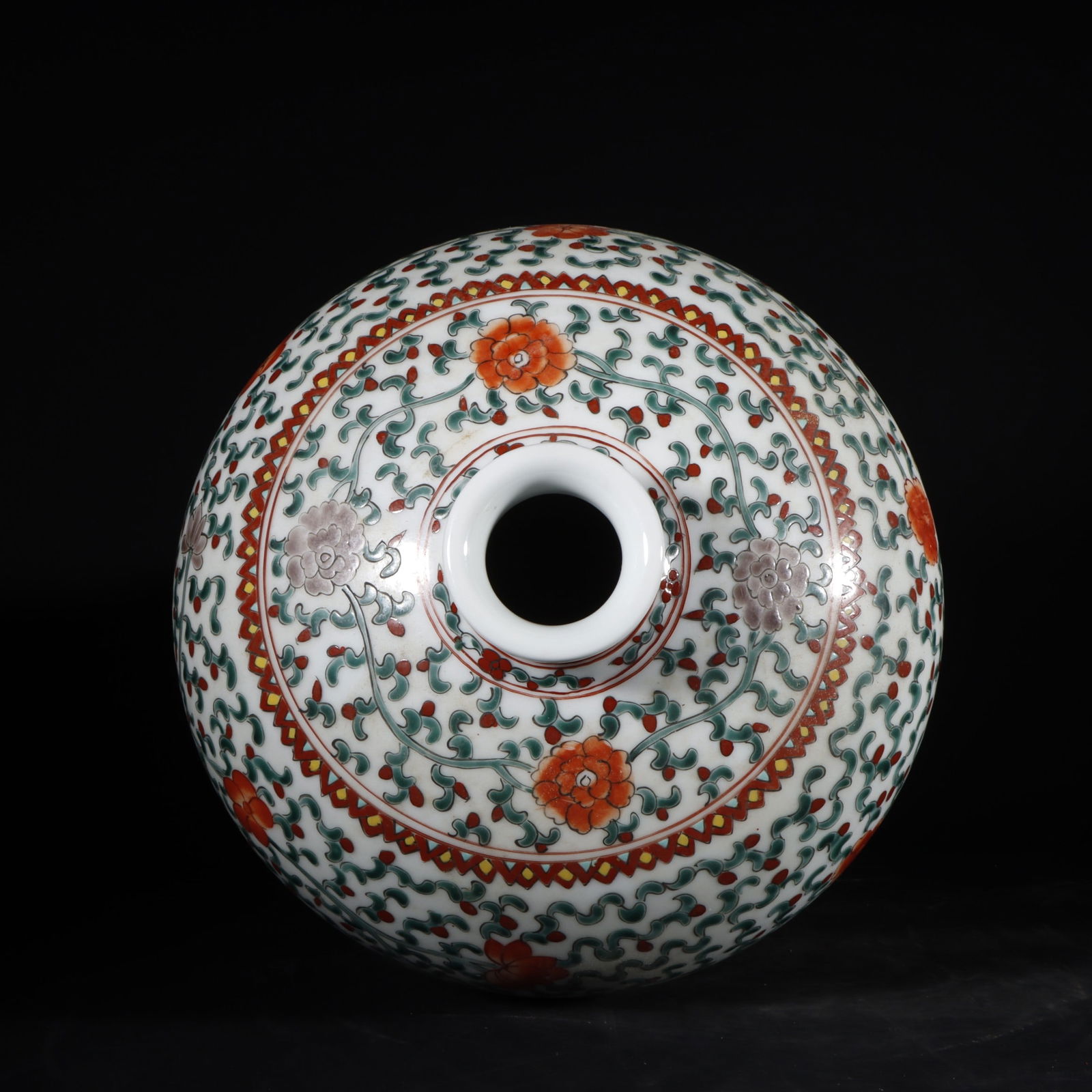An Exquisite Wucai Dragon and Phoenix Pattern Lotus Pattern Vase - 8