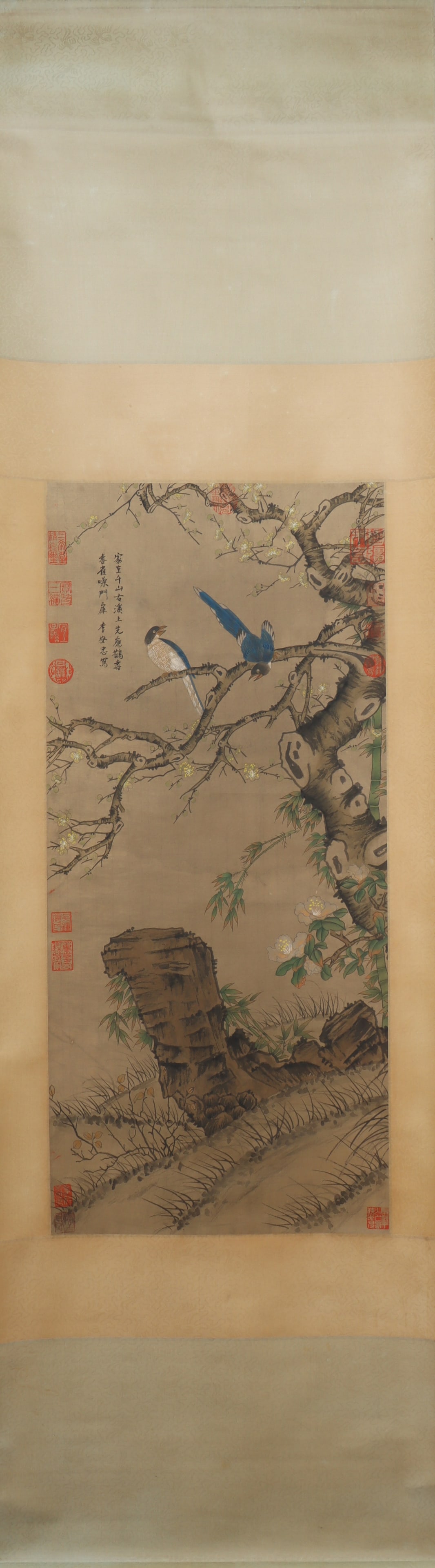 A Chinese Vertical Scroll Ink Painting of Flower and Bird on Paper: A Chinese Vertical Scroll Ink Painting of Flower and Bird on Paper Li anzhong Size:92cmx42cm (The Dimensions Of All Batches Are Manually Measured.If You Need More Detailed Information, Please