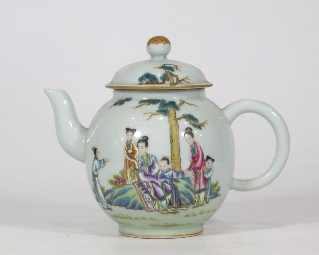 An Exquisite Famille-Rose Character and Story Pattern Teapot: An Exquisite Famille-Rose Character and Story Pattern Teapot Qing Dynasty, China Qianlong Six-character Mark Size:12cmx15.5cm (The Dimensions Of All Batches Are Manually Measured.If You Need More