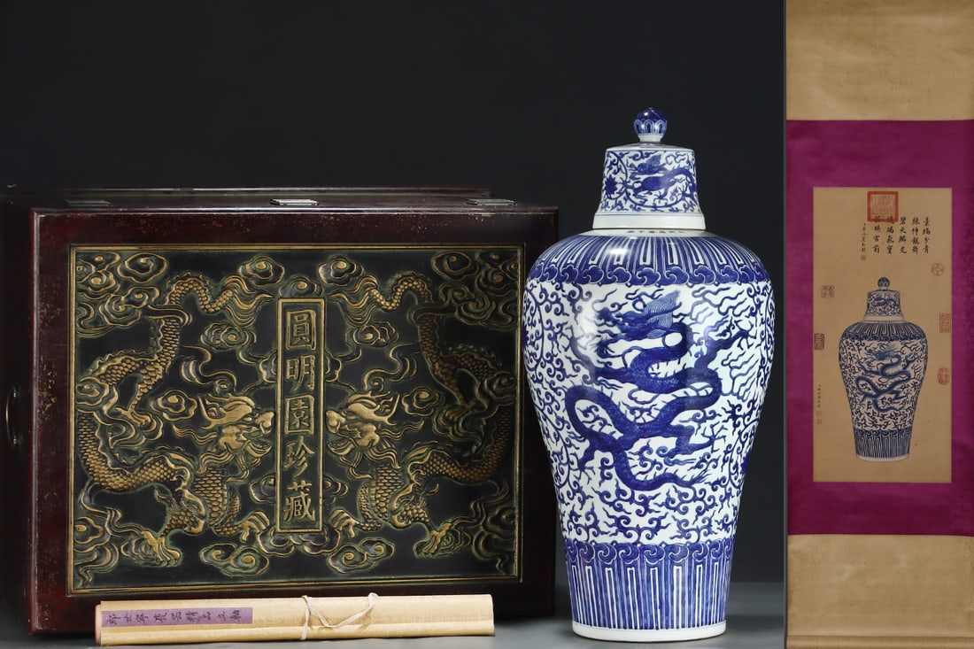 An Exquisite Blue and White Lotus Pattern Dragon Pattern Vase: An Exquisite Blue and White Lotus Pattern Dragon Pattern Vase Ming Dynasty, China Wanli Six-character Mark Without frame Size:77cmx36cm Size:68.5cmx34cm (The Dimensions Of All Batches Are Manually Mea