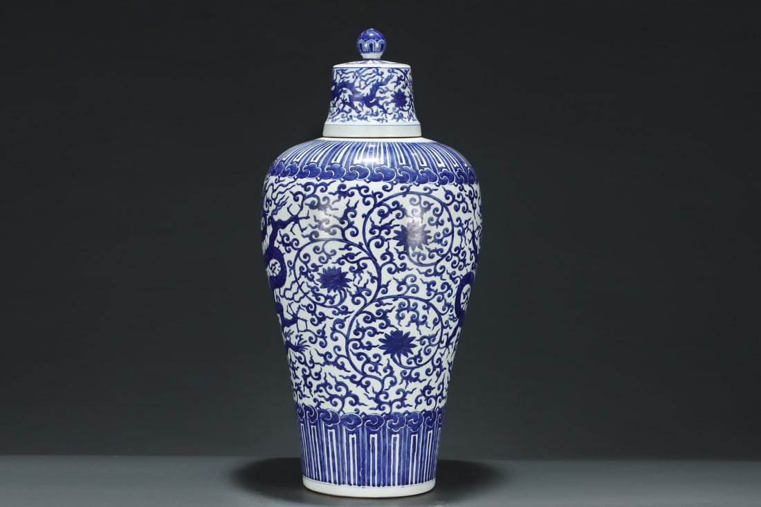 An Exquisite Blue and White Lotus Pattern Dragon Pattern Vase - 2