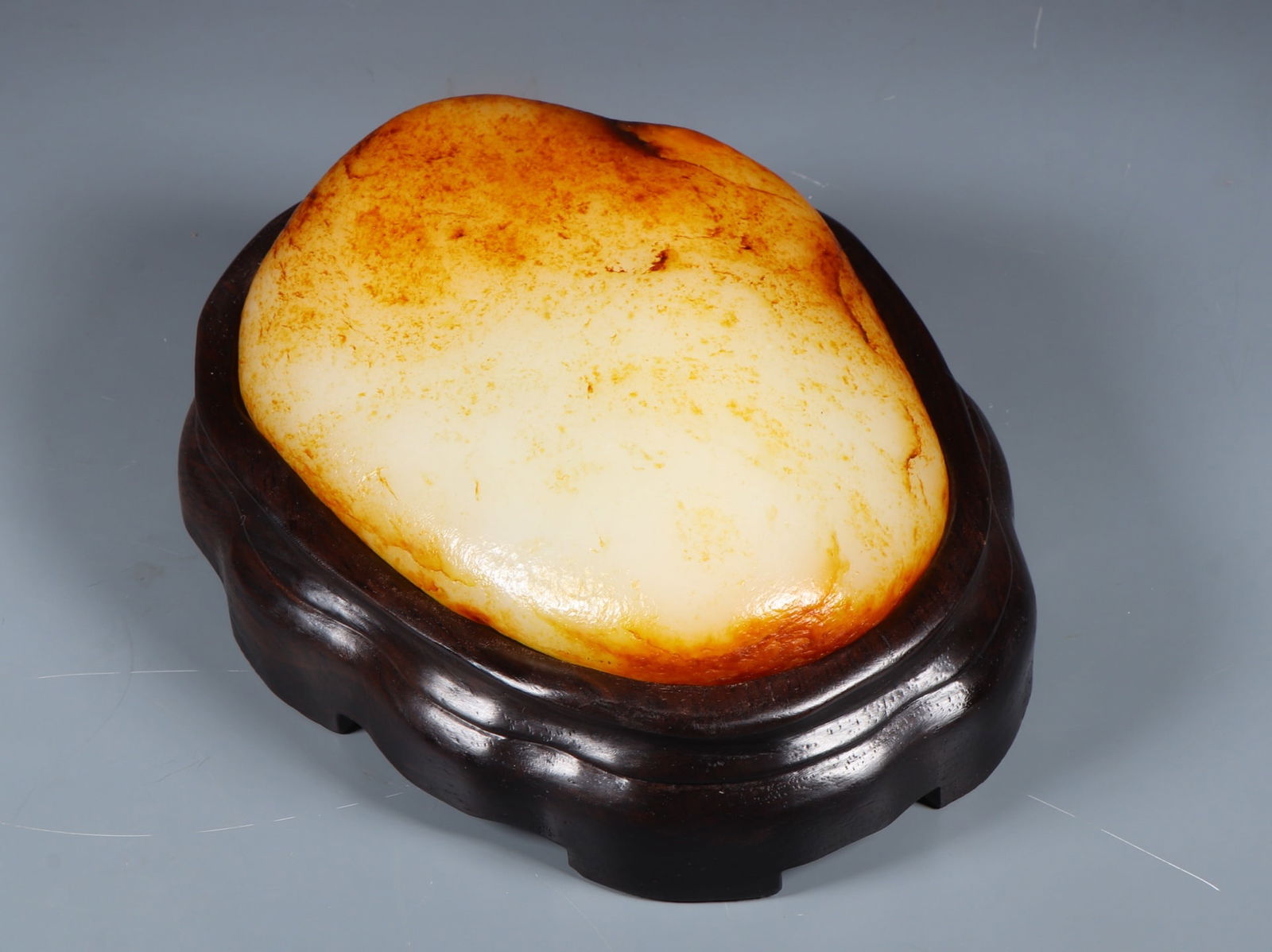 An Exquisite White Jade Ornament - 2