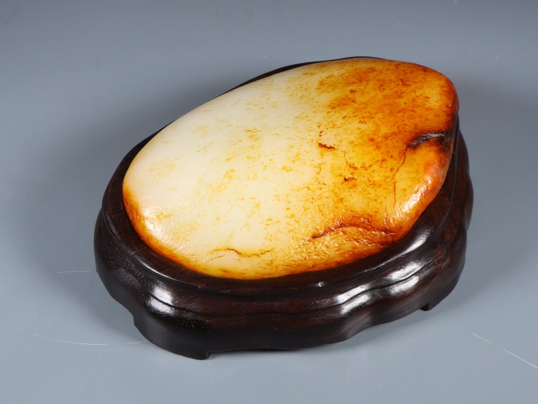 An Exquisite White Jade Ornament - 3