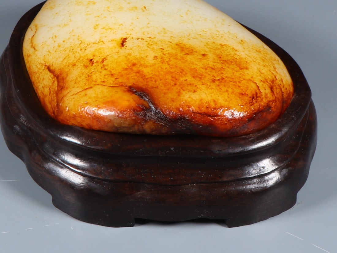 An Exquisite White Jade Ornament - 5