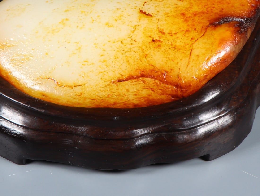 An Exquisite White Jade Ornament - 6