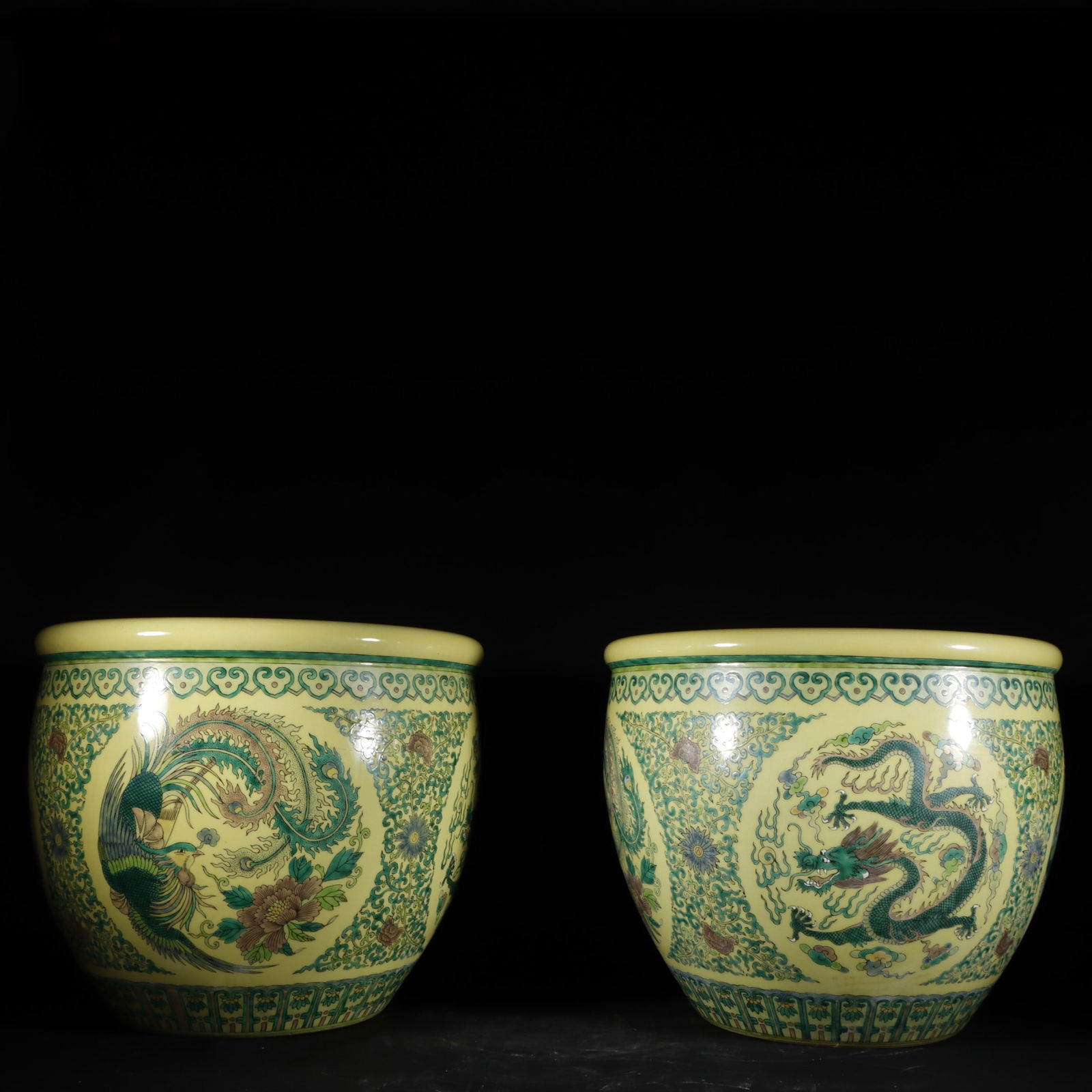A Pair of Exquisite Wucai Lotus Pattern Dragon and Phoenix Pattern Vat: A Pair of Exquisite Wucai Lotus Pattern Dragon and Phoenix Pattern Vat Qing Dynasty, China Kangxi Six-character Mark Size:29.8cmx35.5cm (The Dimensions Of All Batches Are Manually Measured.If You Need