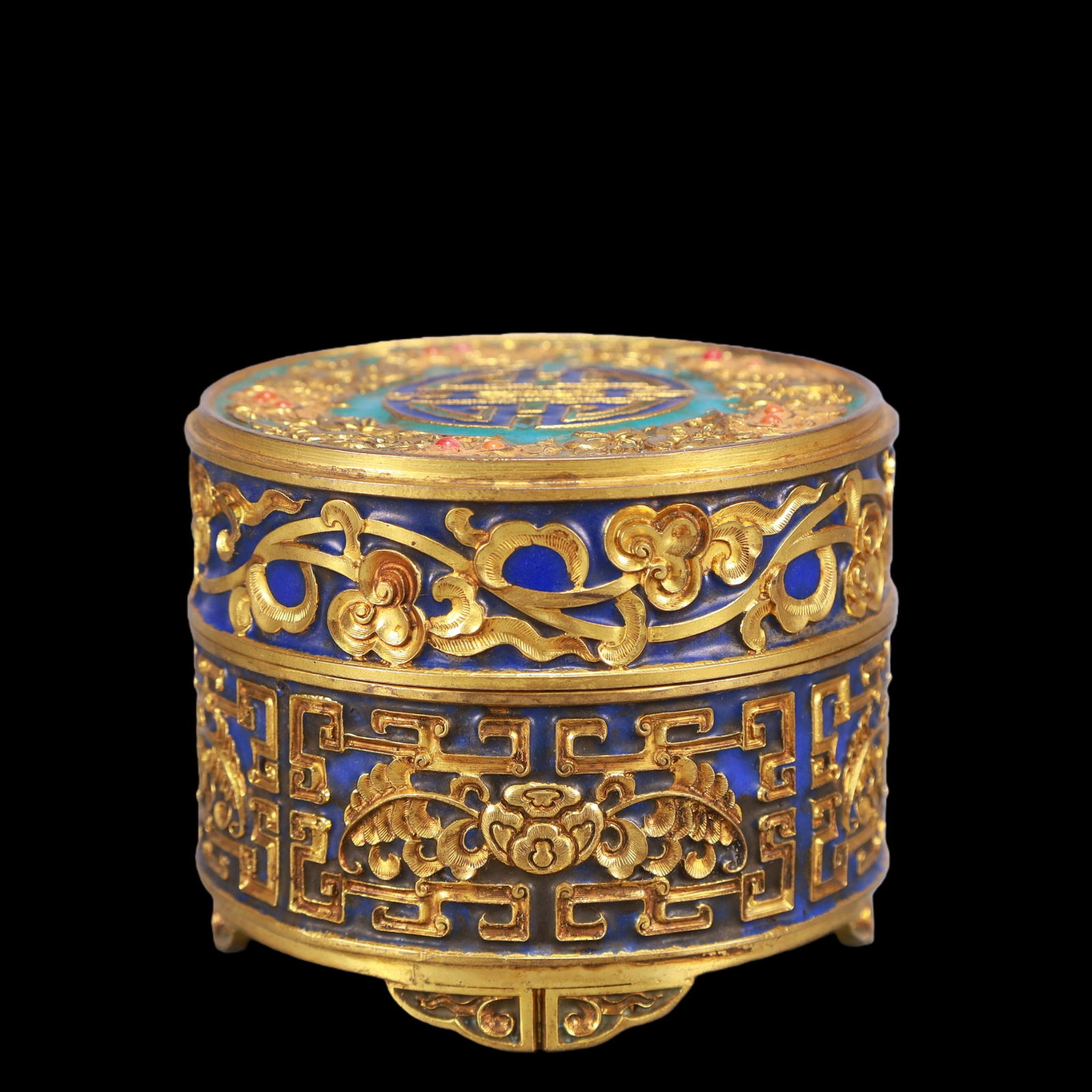 A Exquisite Gilt Bronze Inlaid Gems Bats and Peach Pattern Box: A Exquisite Gilt Bronze Inlaid Gems Bats and Peach Pattern Box Qing Dynasty, China Qianlong Four-character Mark Size:9.5cmx7.5cm Weight:600g (The Dimensions Of All Batches Are Manually Measured.If