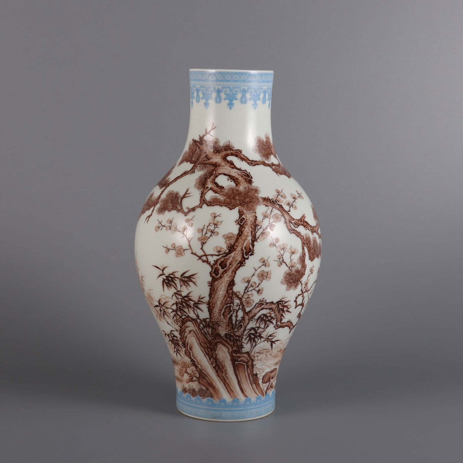 An Exquisite Iron-Red Pine, Bamboo and Plum Blossom Pattern with poem Vase: An Exquisite Iron-Red Pine, Bamboo and Plum Blossom Pattern with poem Vase Qing Dynasty, China Qianlong Four-character Mark Size:26.5cmx14cm (The Dimensions Of All Batches Are Manually Measured.If