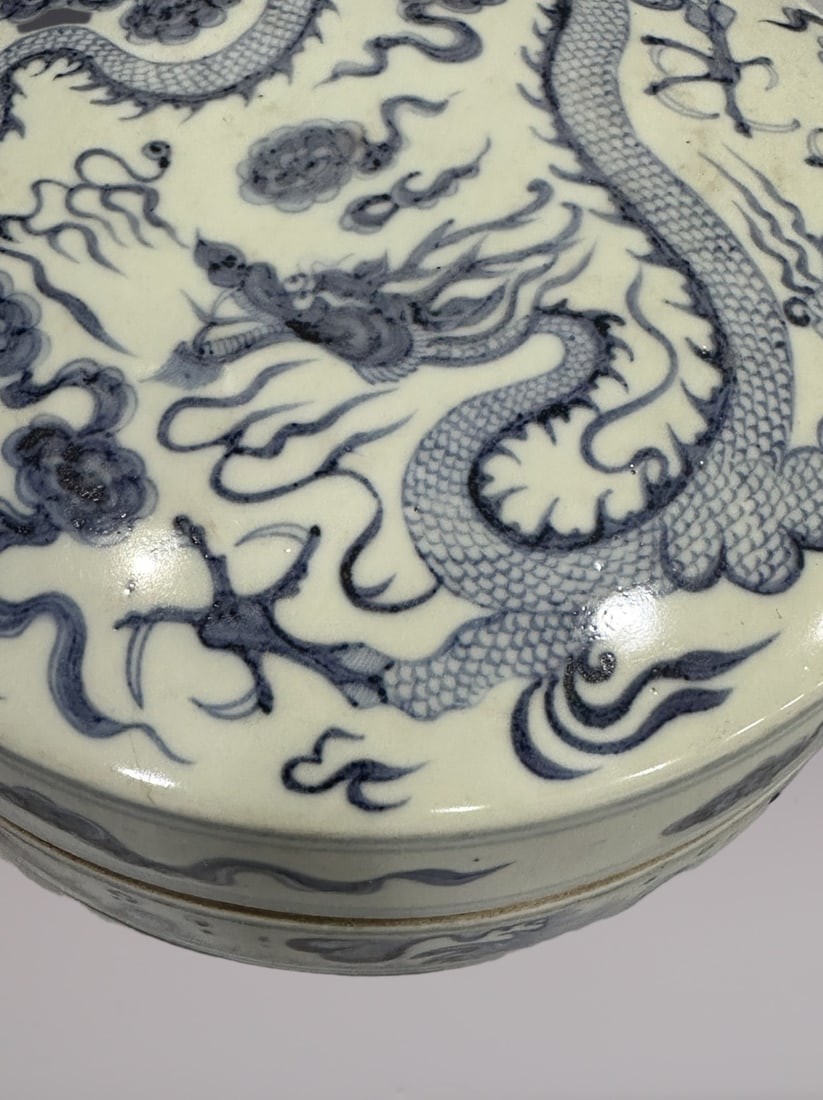An Exquisite Blue and White Dragon Pattern Box - 2