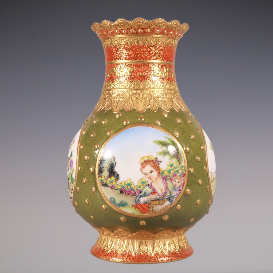 An Exquisite Enamel Painted Gold Character and Story Pattern Vase: An Exquisite Enamel Painted Gold Character and Story Pattern Vase Qing Dynasty, China Qianlong Four-character Mark Size:21cmx13.5cm (The Dimensions Of All Batches Are Manually Measured.If You Need