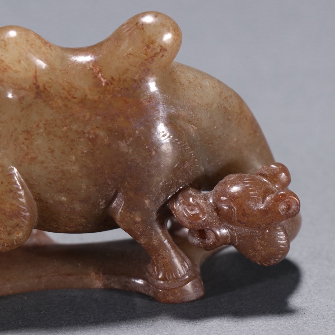 An Exquisite White Jade Camel Ornament - 2