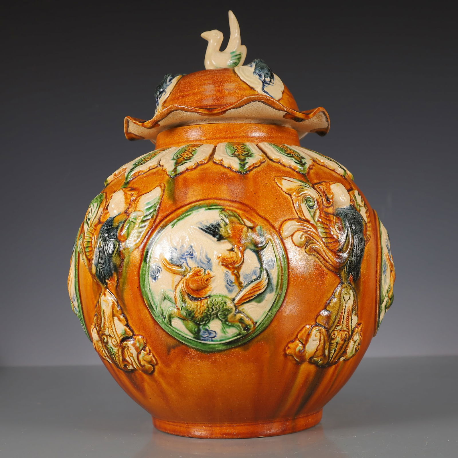 A Exquisite Trio-colored glazed pottery of the Tang Dynasty Character and Story Pattern Jar: A Exquisite Trio-colored glazed pottery of the Tang Dynasty Character and Story Pattern Jar Tang Dynasty, China Size:29cmx29cmx34cm Weight:4000g (The Dimensions Of All Batches Are Manually