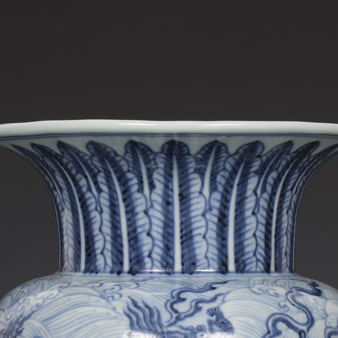 An Exquisite Blue and White Seawater Pattern Dragon Pattern Vase - 3