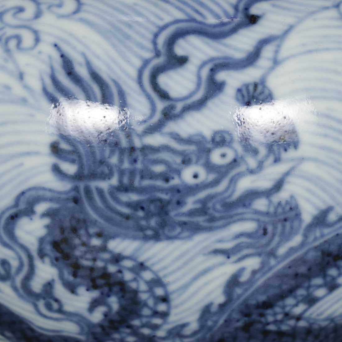 An Exquisite Blue and White Seawater Pattern Dragon Pattern Vase - 4