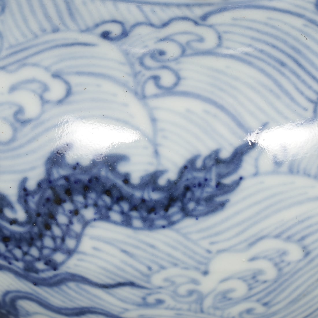 An Exquisite Blue and White Seawater Pattern Dragon Pattern Vase - 6