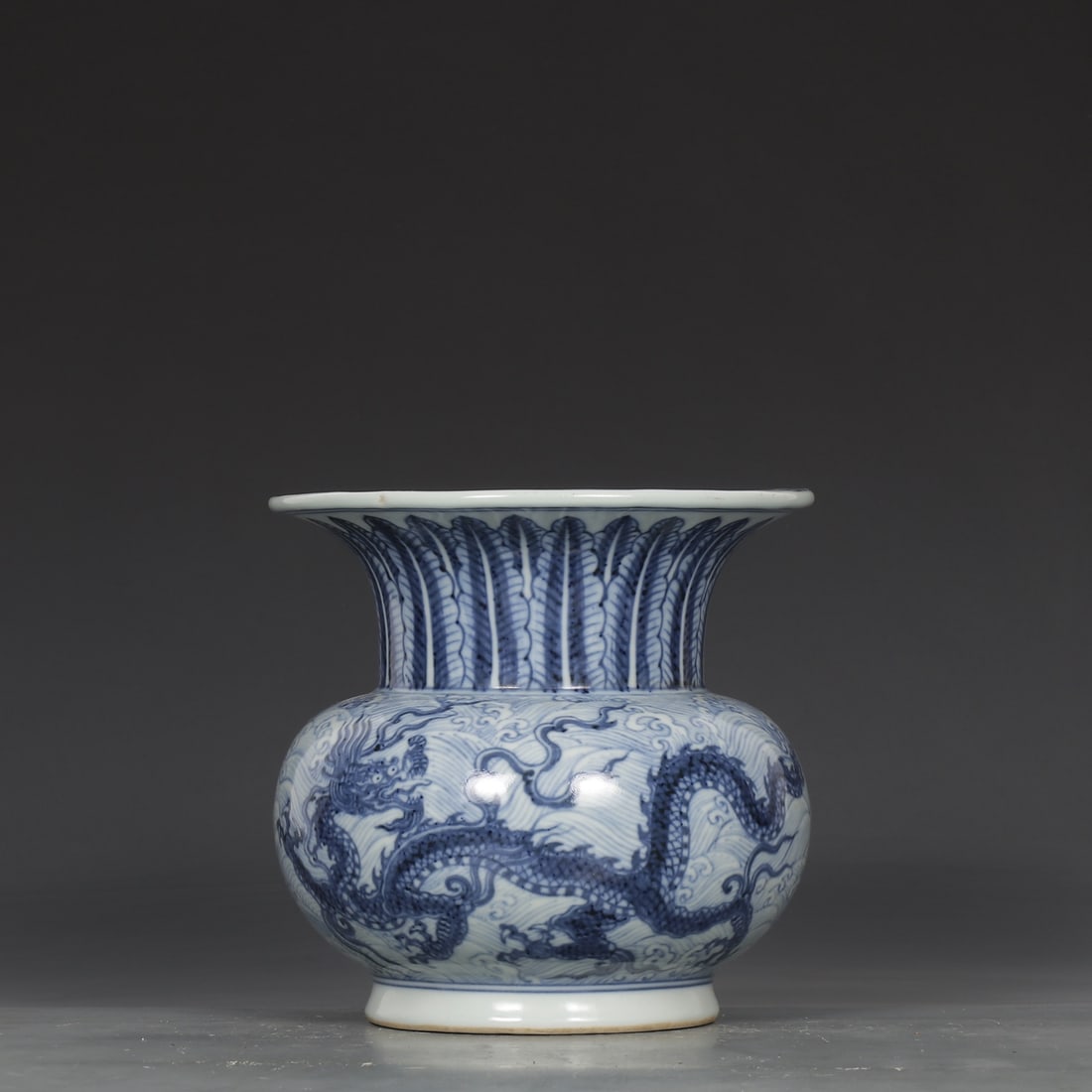 An Exquisite Blue and White Seawater Pattern Dragon Pattern Vase - 7