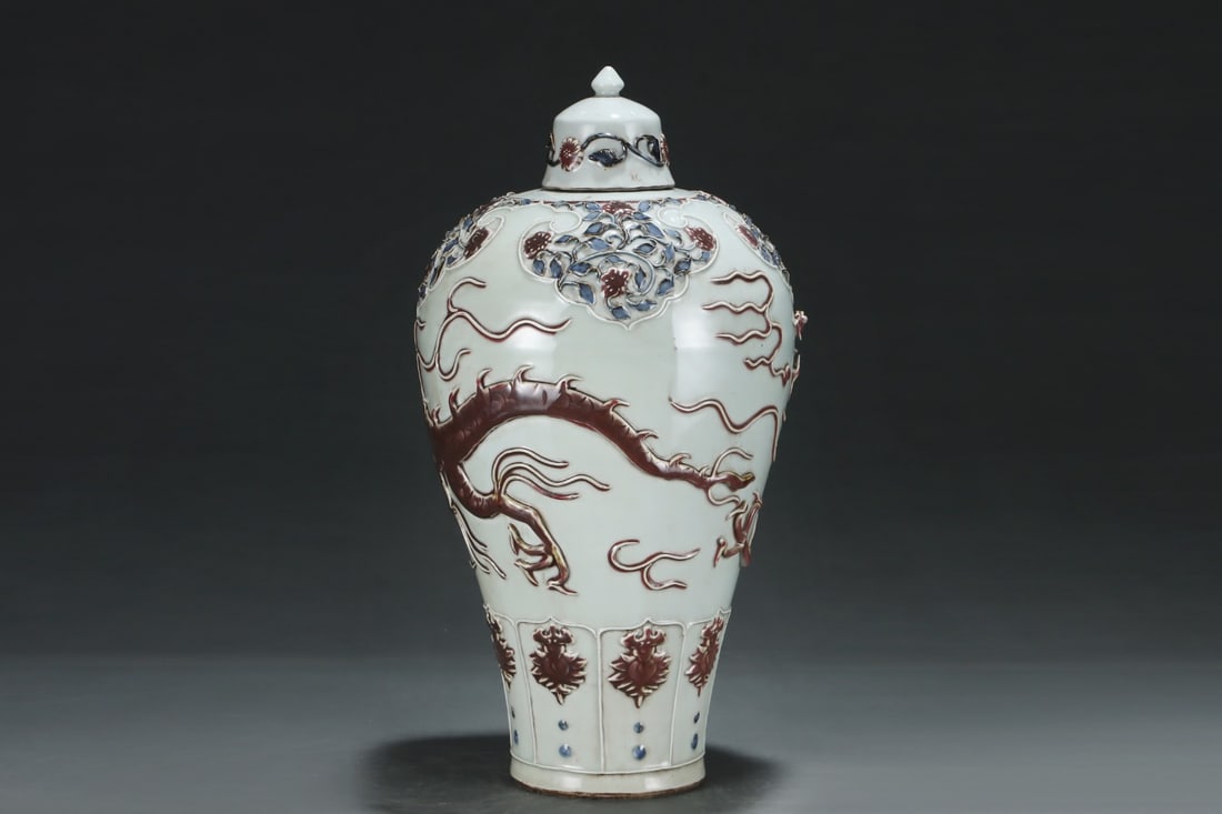 An Exquisite Blue and White Underglaze-Red Flower Pattern Dragon Pattern Vase - 2